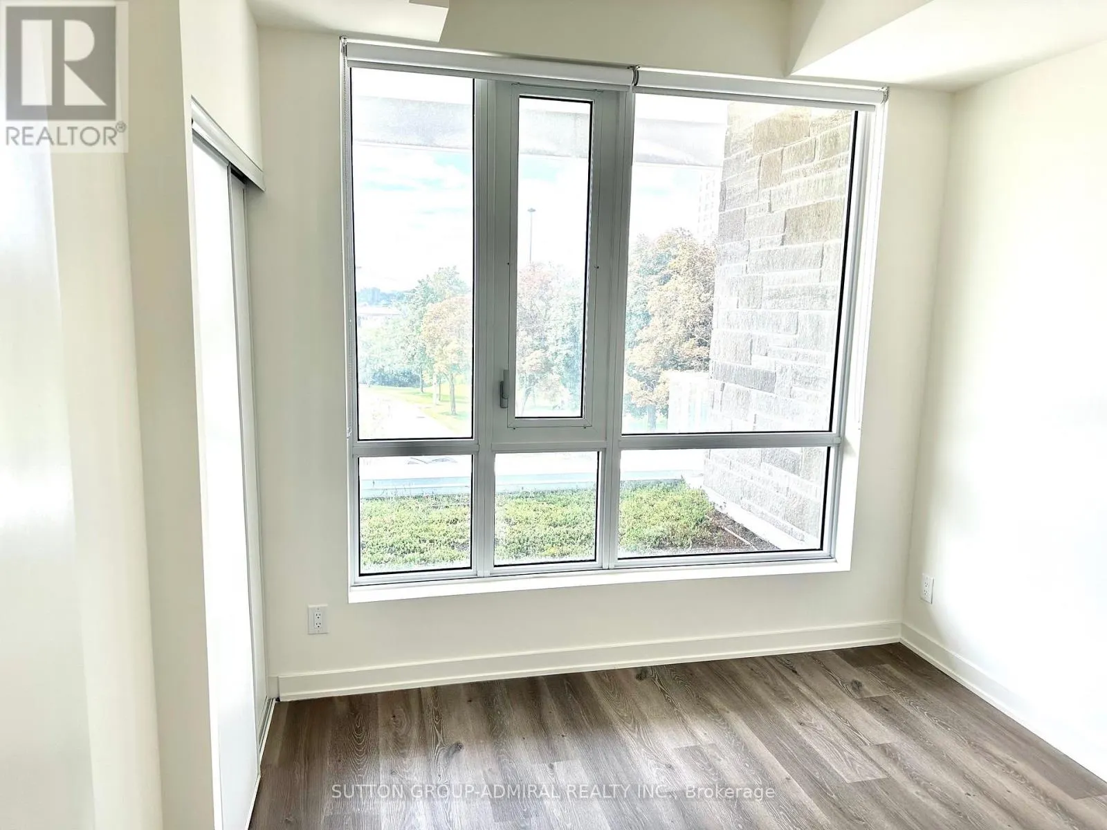 302 - 10 DEERLICK COURT