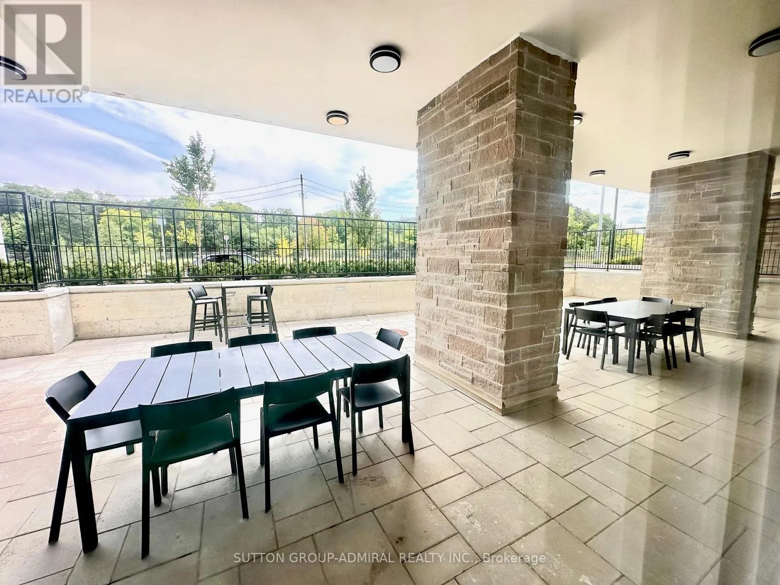 302 - 10 DEERLICK COURT