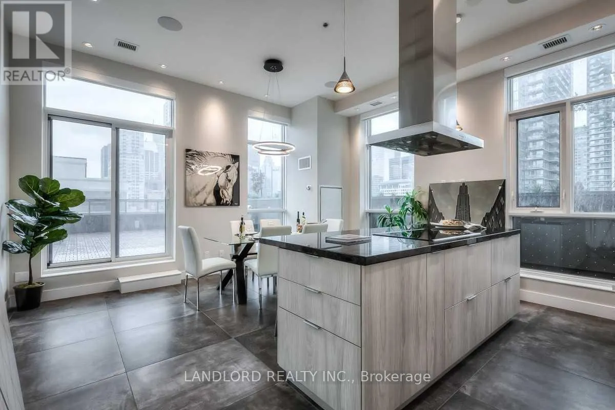 1005 - 318 RICHMOND STREET W
