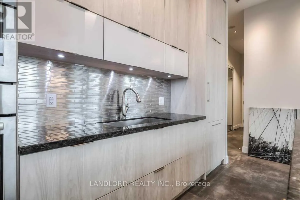 1005 - 318 RICHMOND STREET W