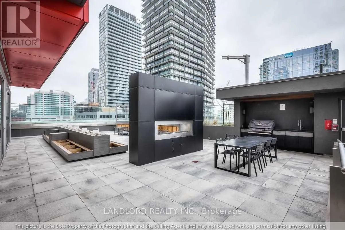 1005 - 318 RICHMOND STREET W