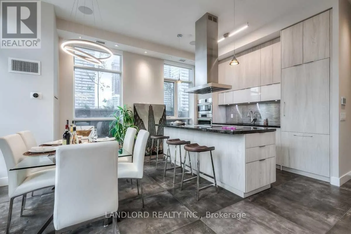 1005 - 318 RICHMOND STREET W
