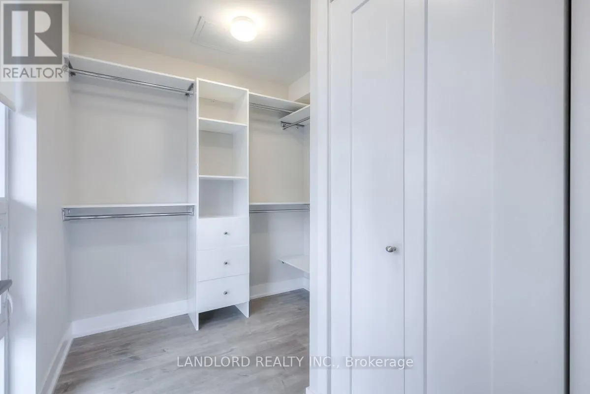 1005 - 318 RICHMOND STREET W