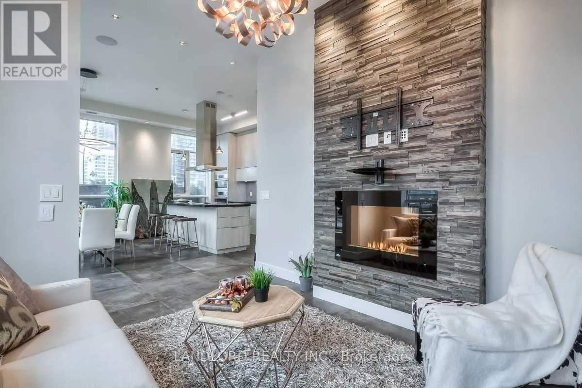 1005 - 318 RICHMOND STREET W