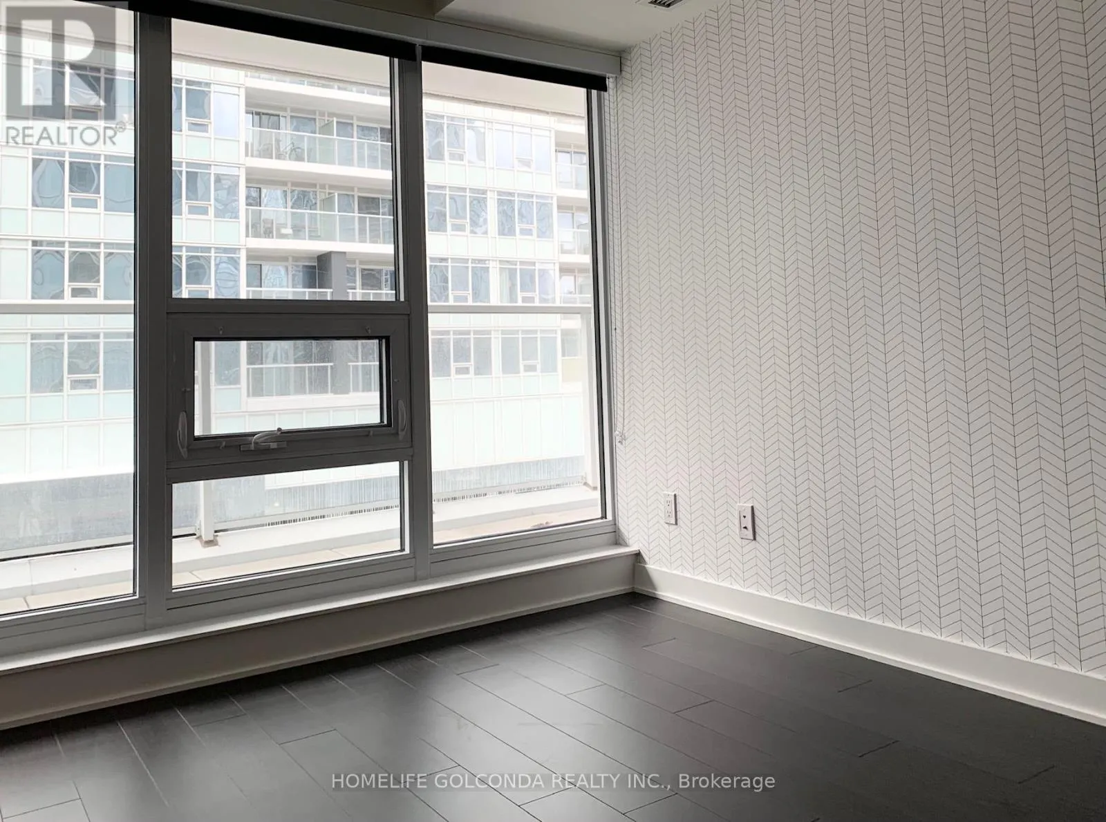 #605 - 17 BATHURST STREET
