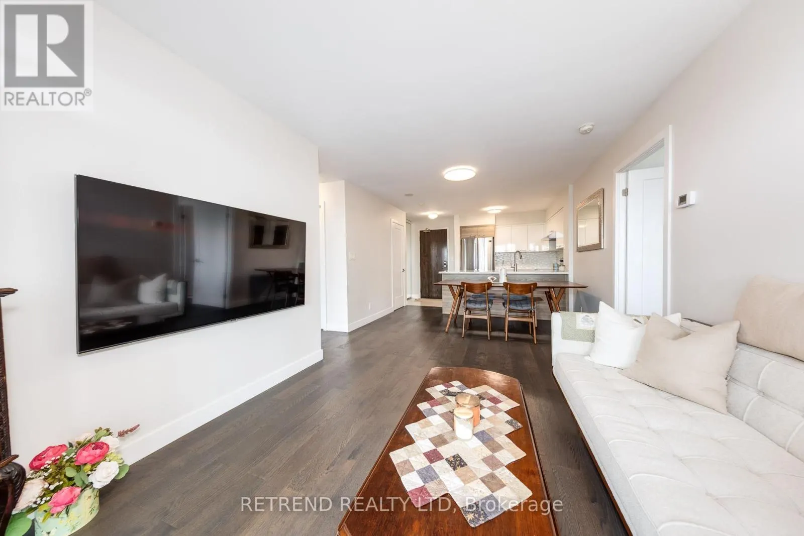 907 - 18 SPRING GARDEN AVENUE