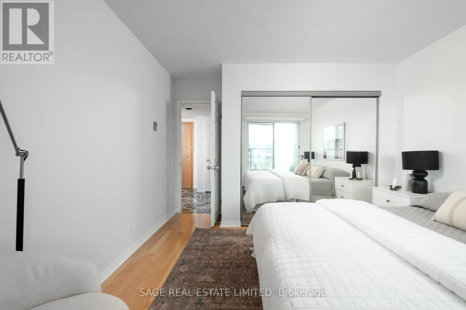 1509 - 77 HARBOUR SQUARE