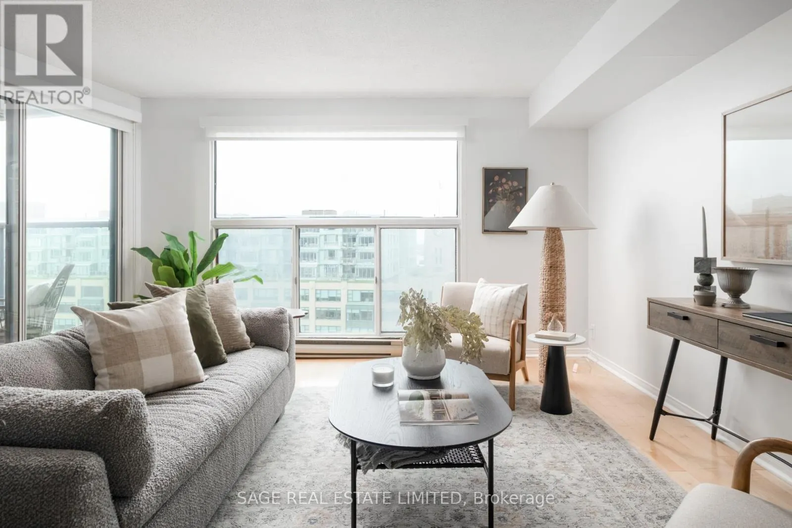 1509 - 77 HARBOUR SQUARE