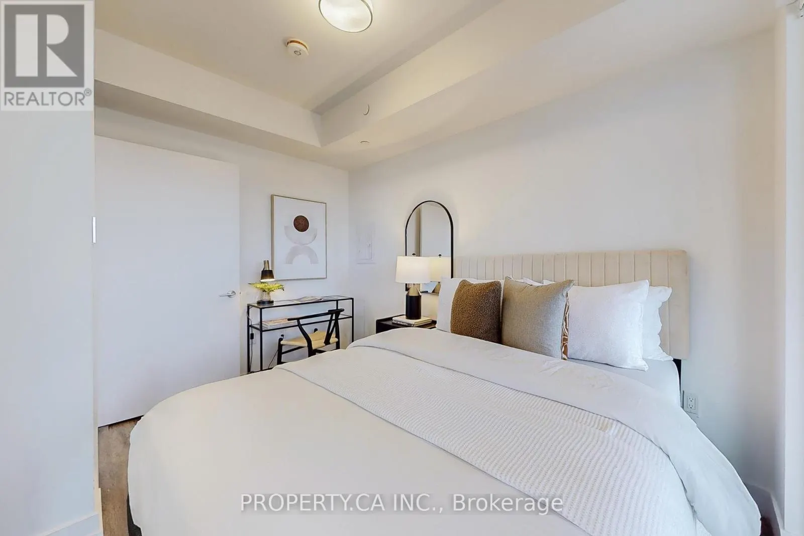 2209 - 15 QUEENS QUAY E