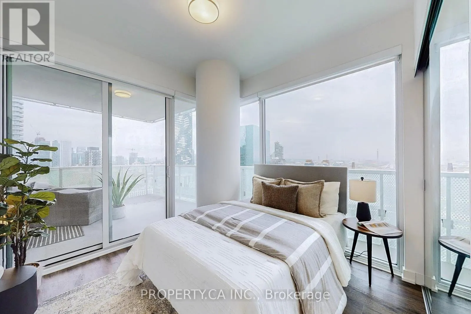2209 - 15 QUEENS QUAY E