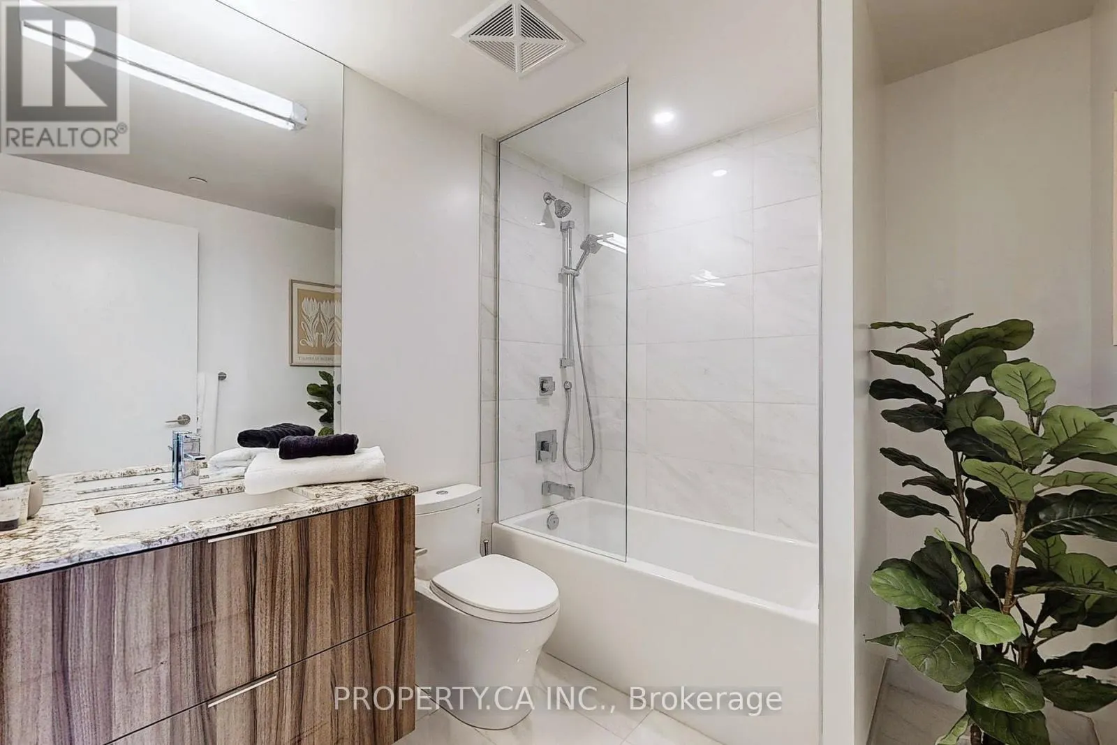 2209 - 15 QUEENS QUAY E