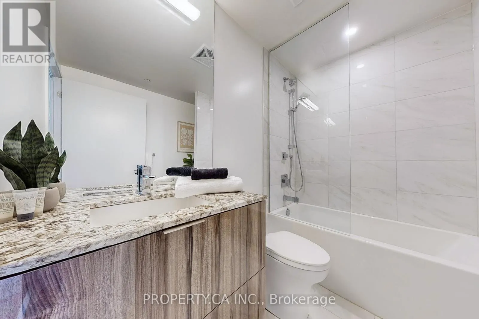 2209 - 15 QUEENS QUAY E