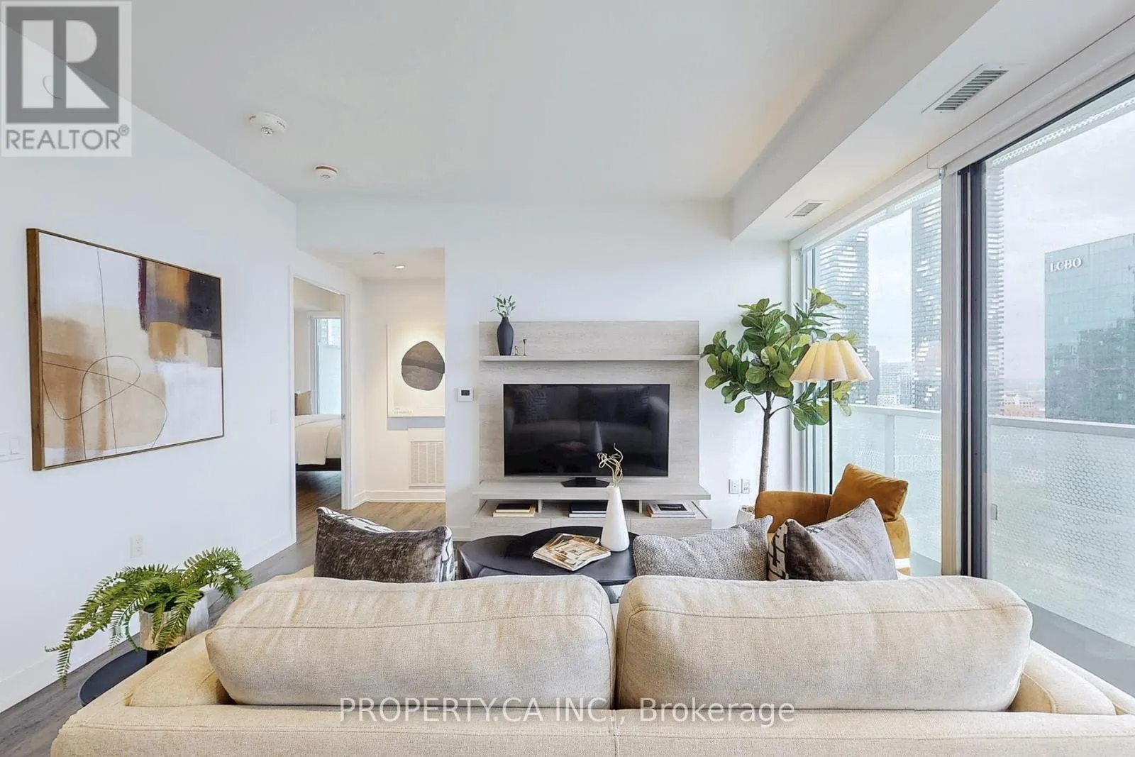 2209 - 15 QUEENS QUAY E