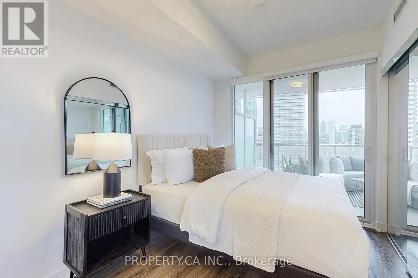 2209 - 15 QUEENS QUAY E