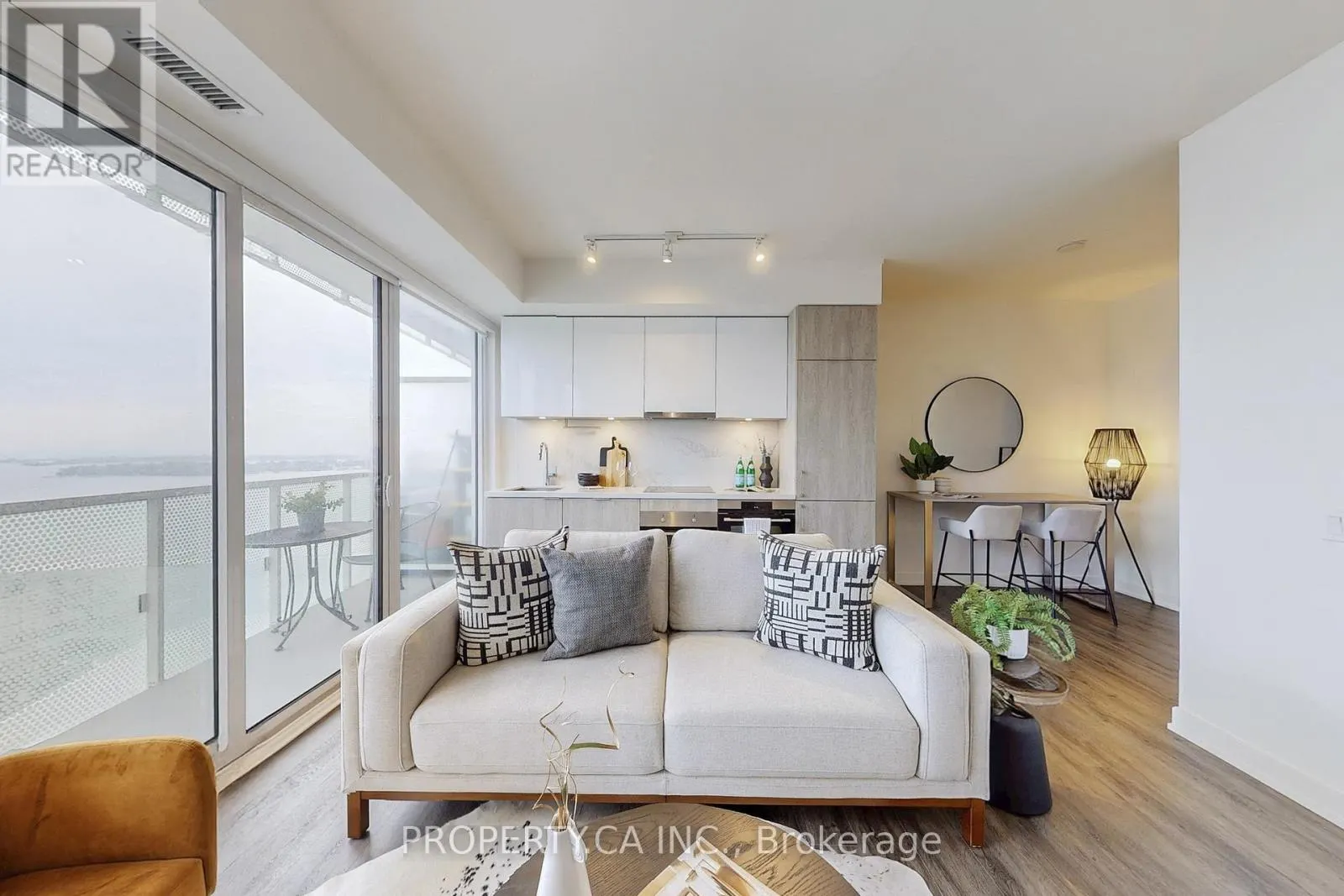 2209 - 15 QUEENS QUAY E