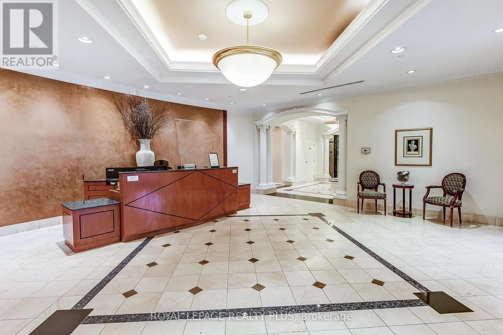715 - 980 YONGE STREET