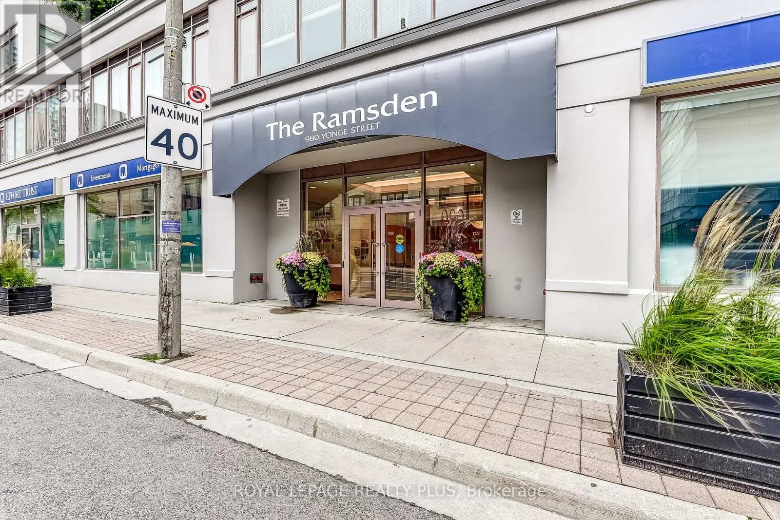 715 - 980 YONGE STREET