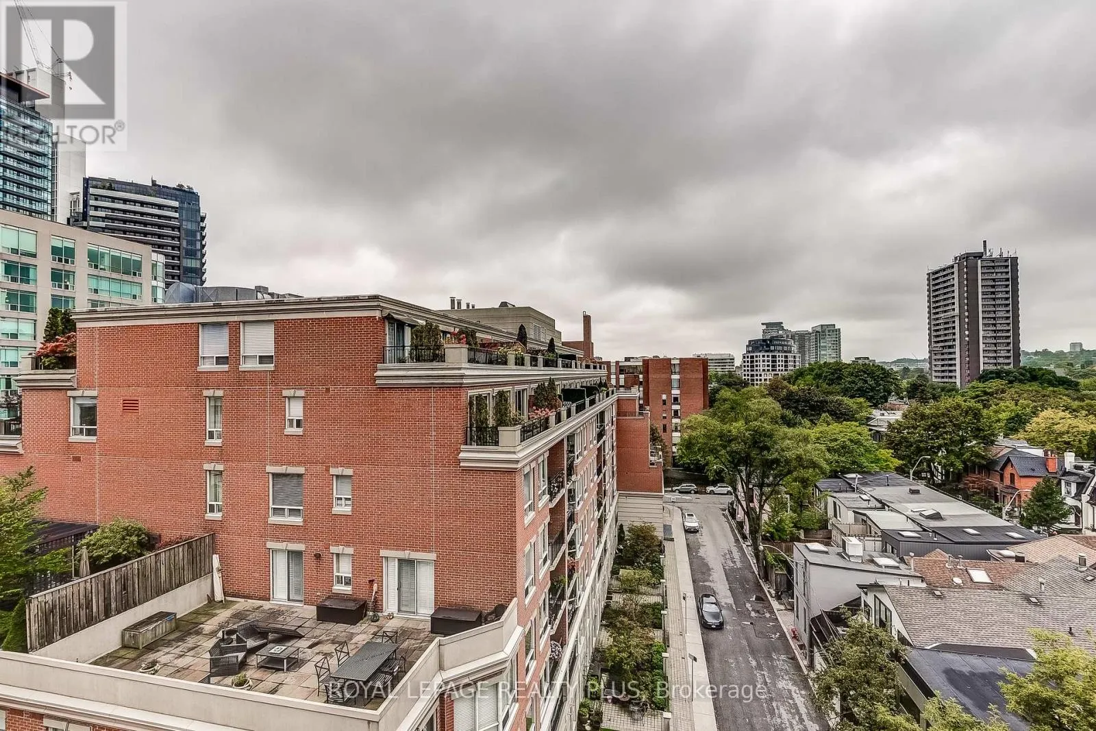 715 - 980 YONGE STREET