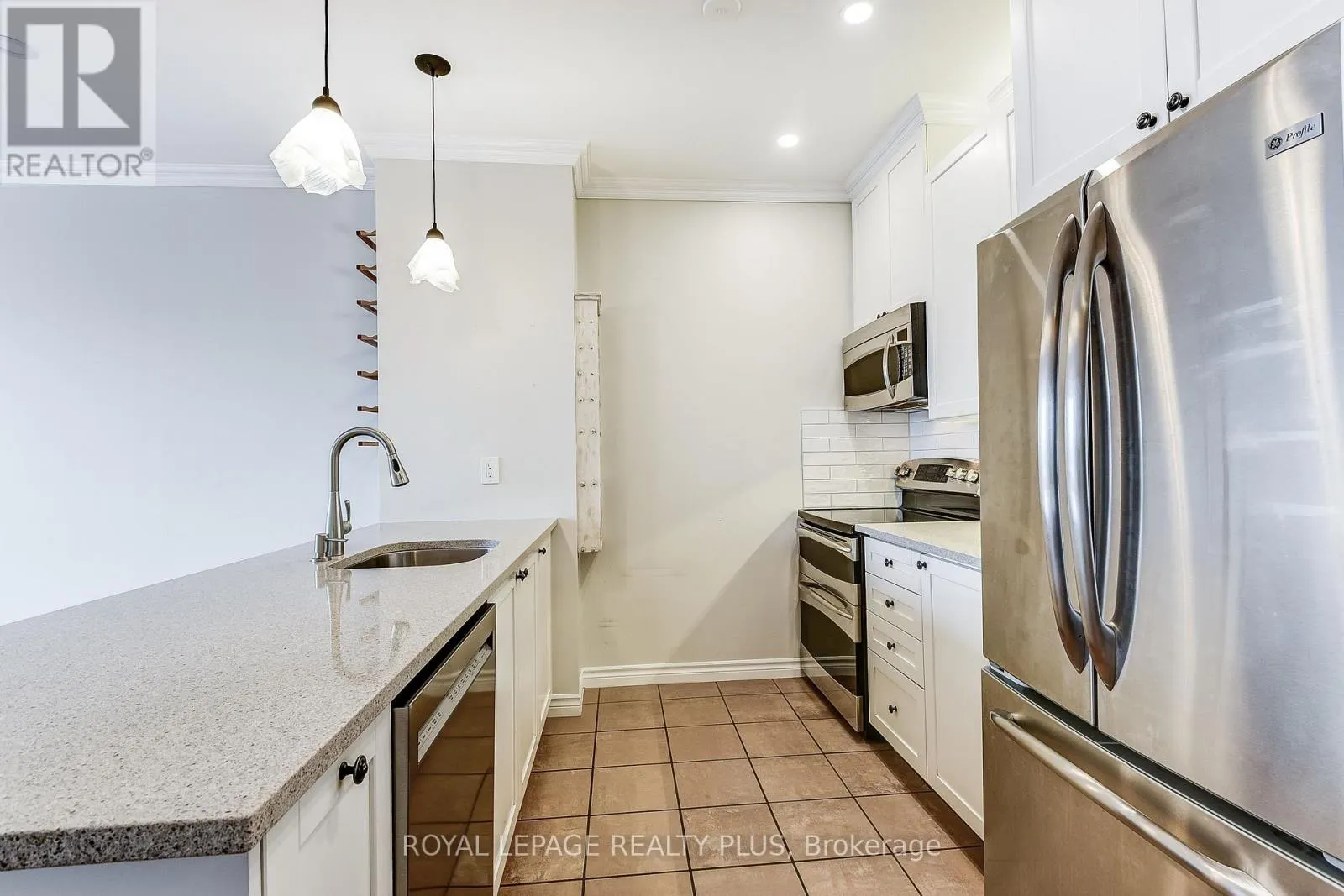 715 - 980 YONGE STREET