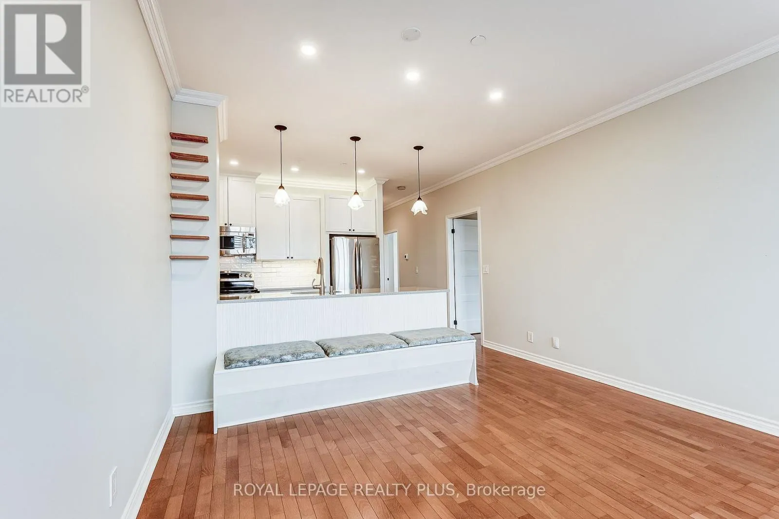 715 - 980 YONGE STREET