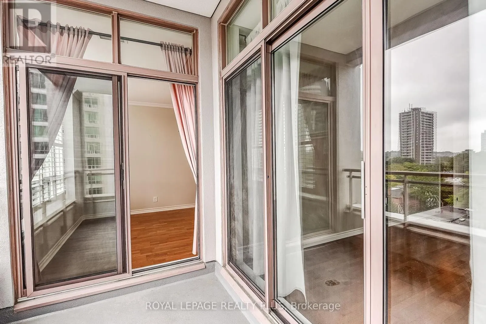 715 - 980 YONGE STREET