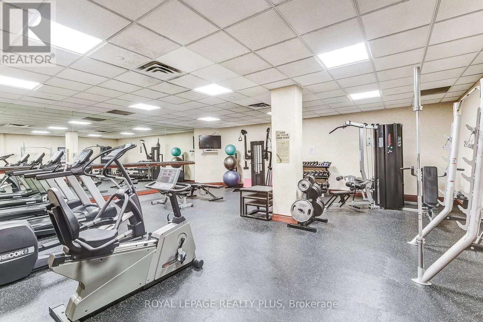 715 - 980 YONGE STREET
