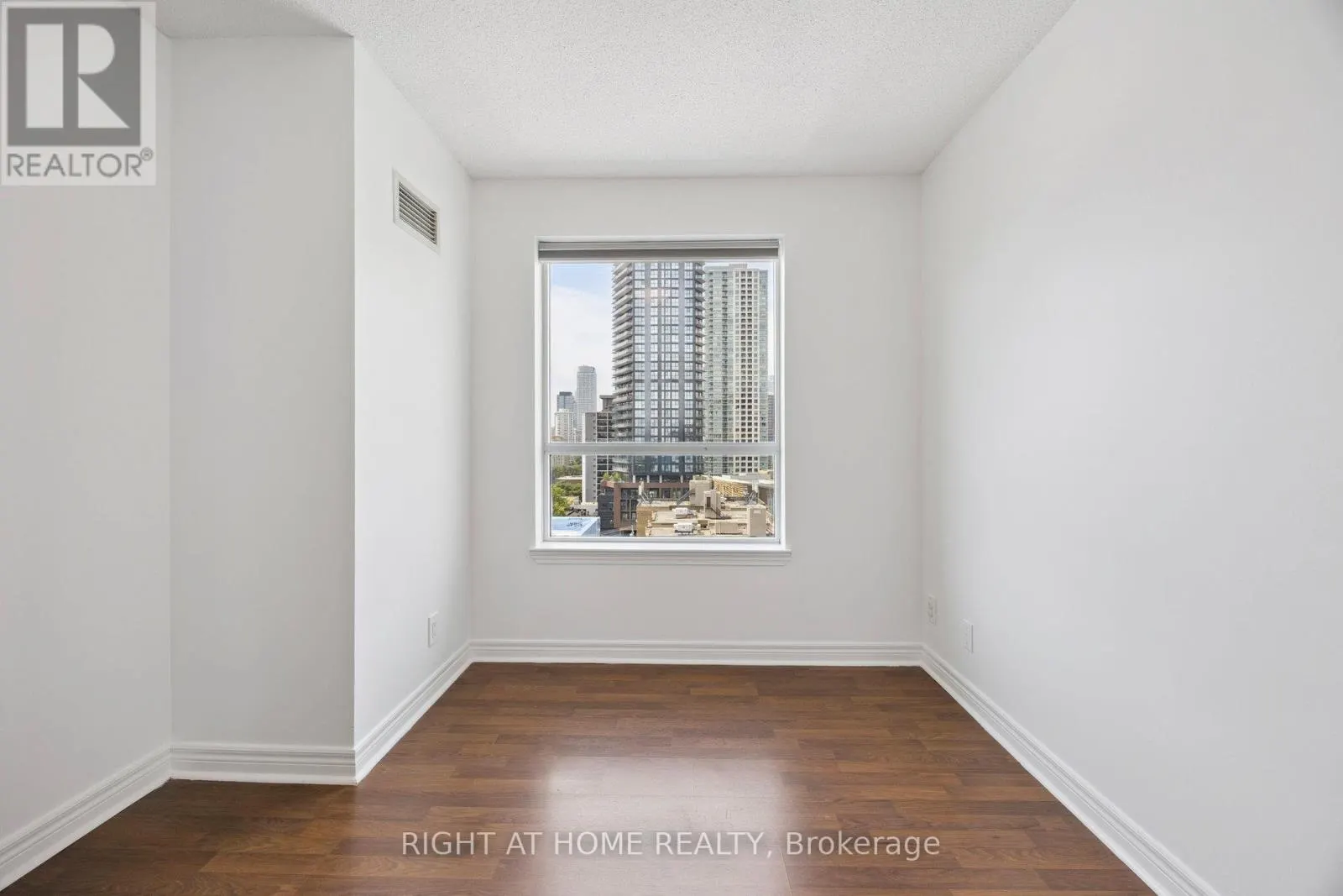 1203 - 225 WELLESLEY STREET E