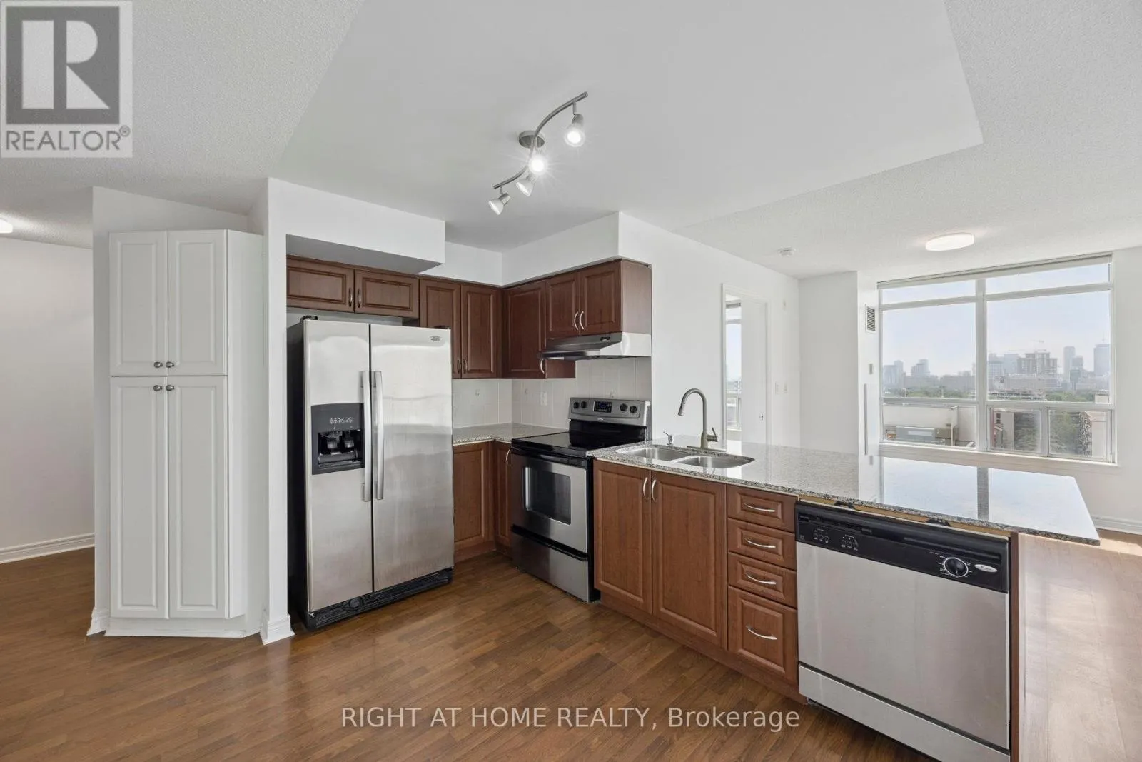 1203 - 225 WELLESLEY STREET E