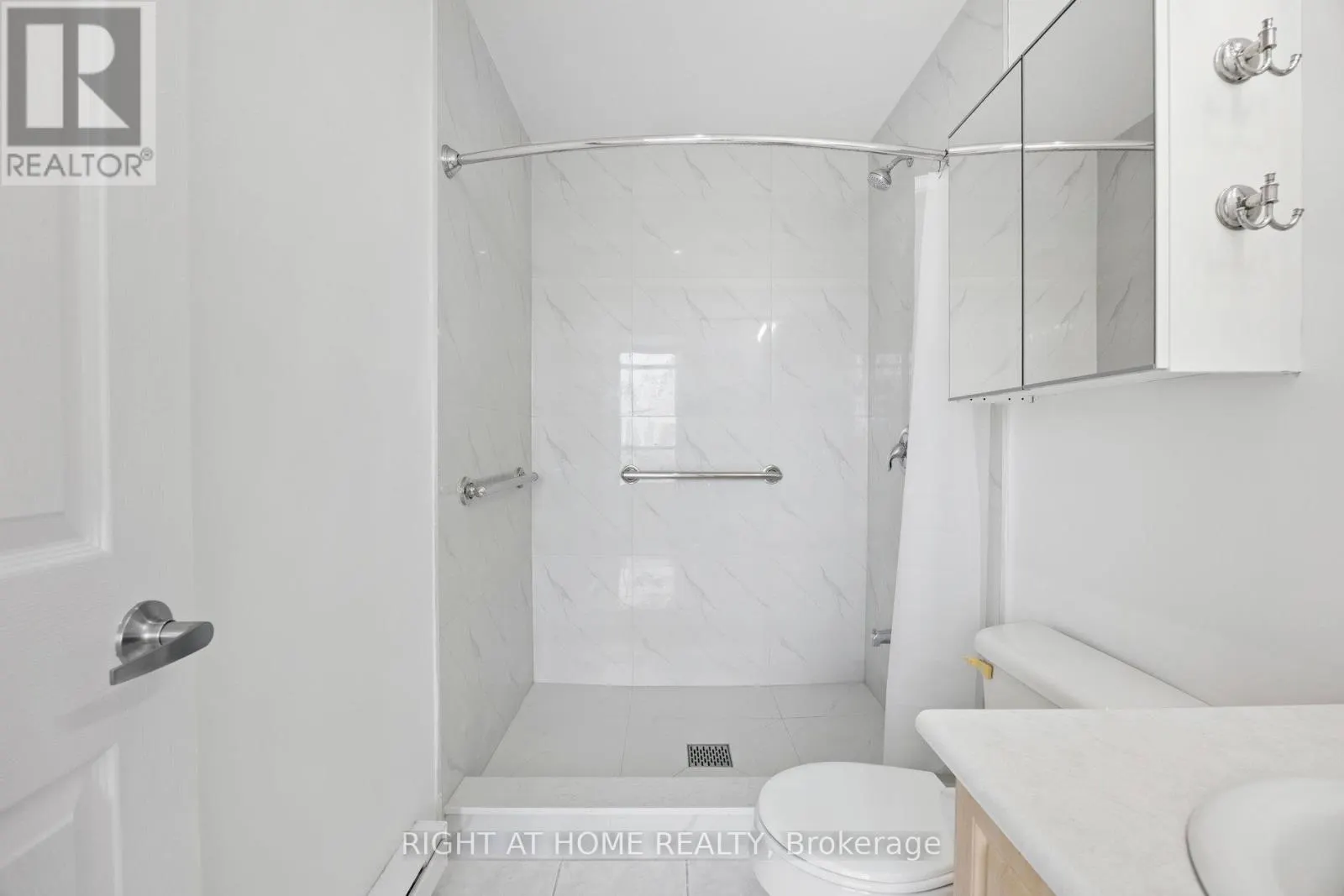 1203 - 225 WELLESLEY STREET E