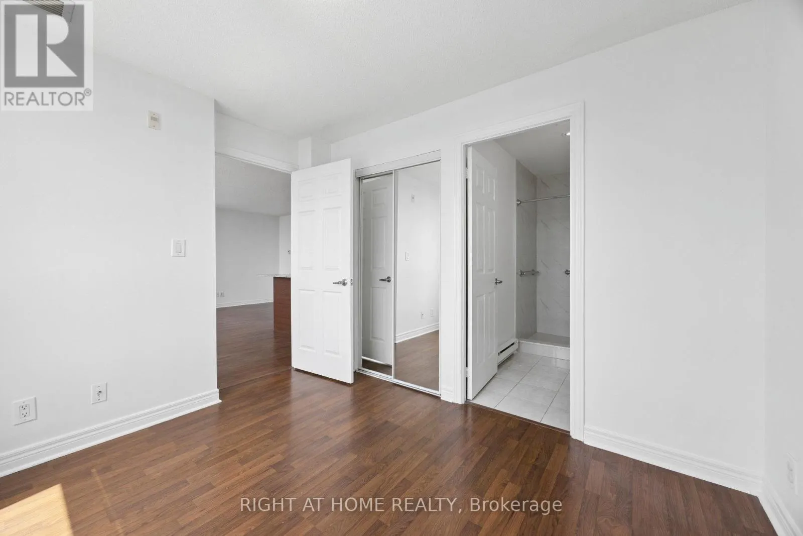 1203 - 225 WELLESLEY STREET E
