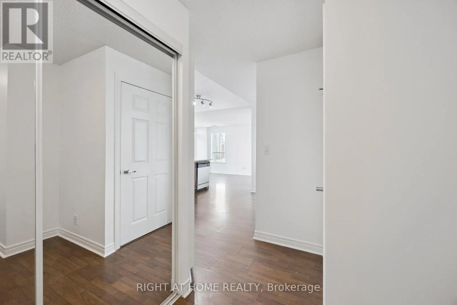 1203 - 225 WELLESLEY STREET E