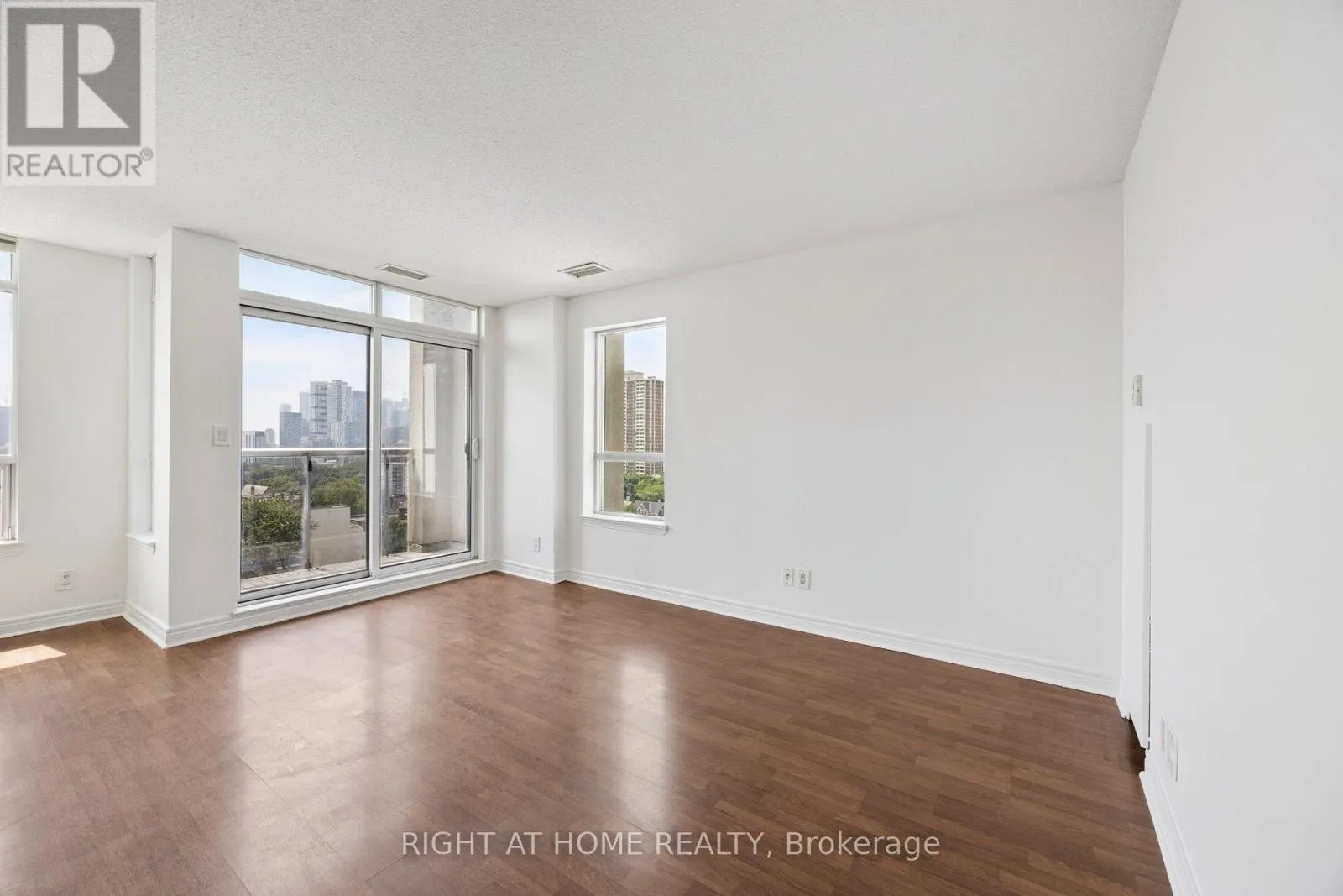 1203 - 225 WELLESLEY STREET E