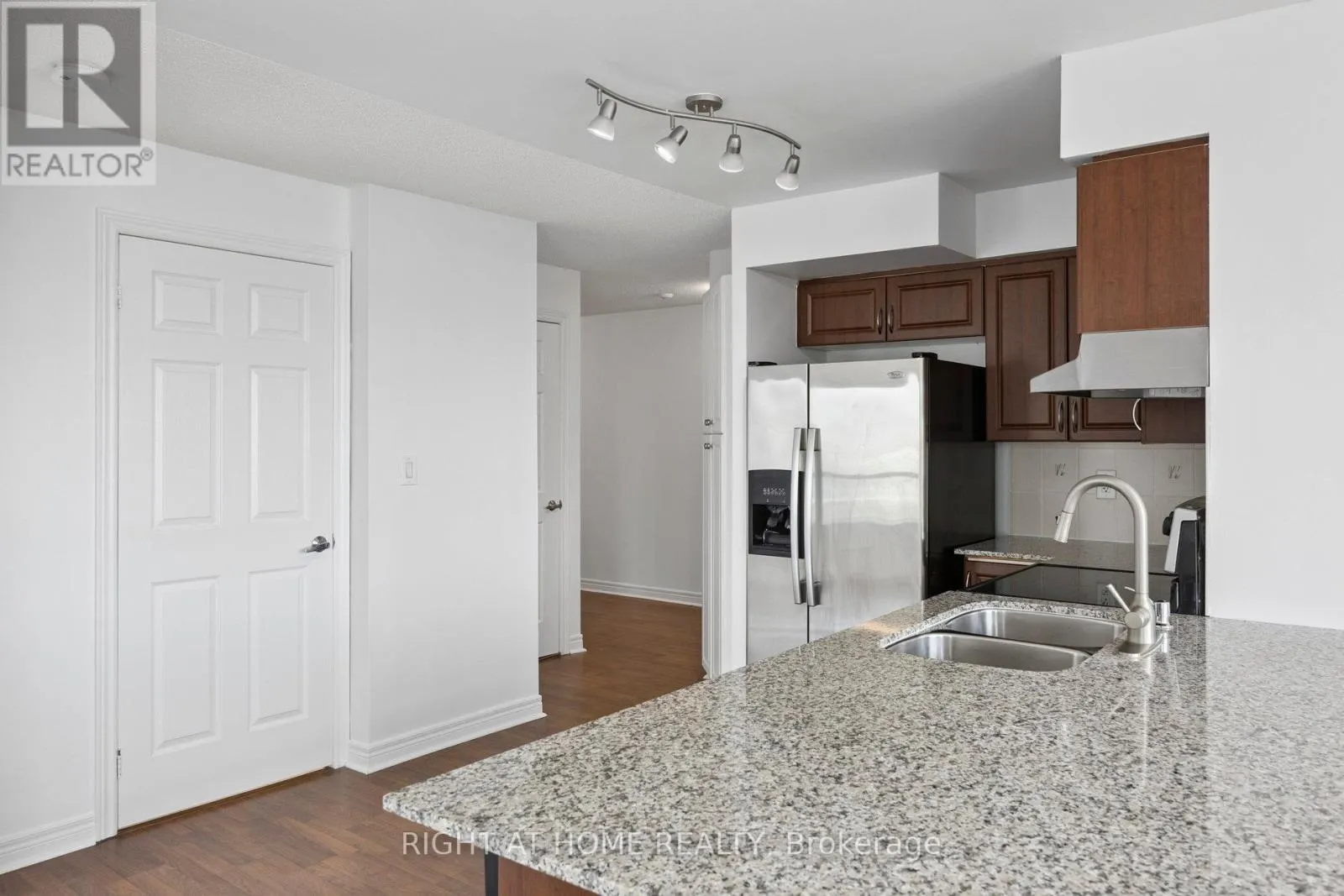 1203 - 225 WELLESLEY STREET E