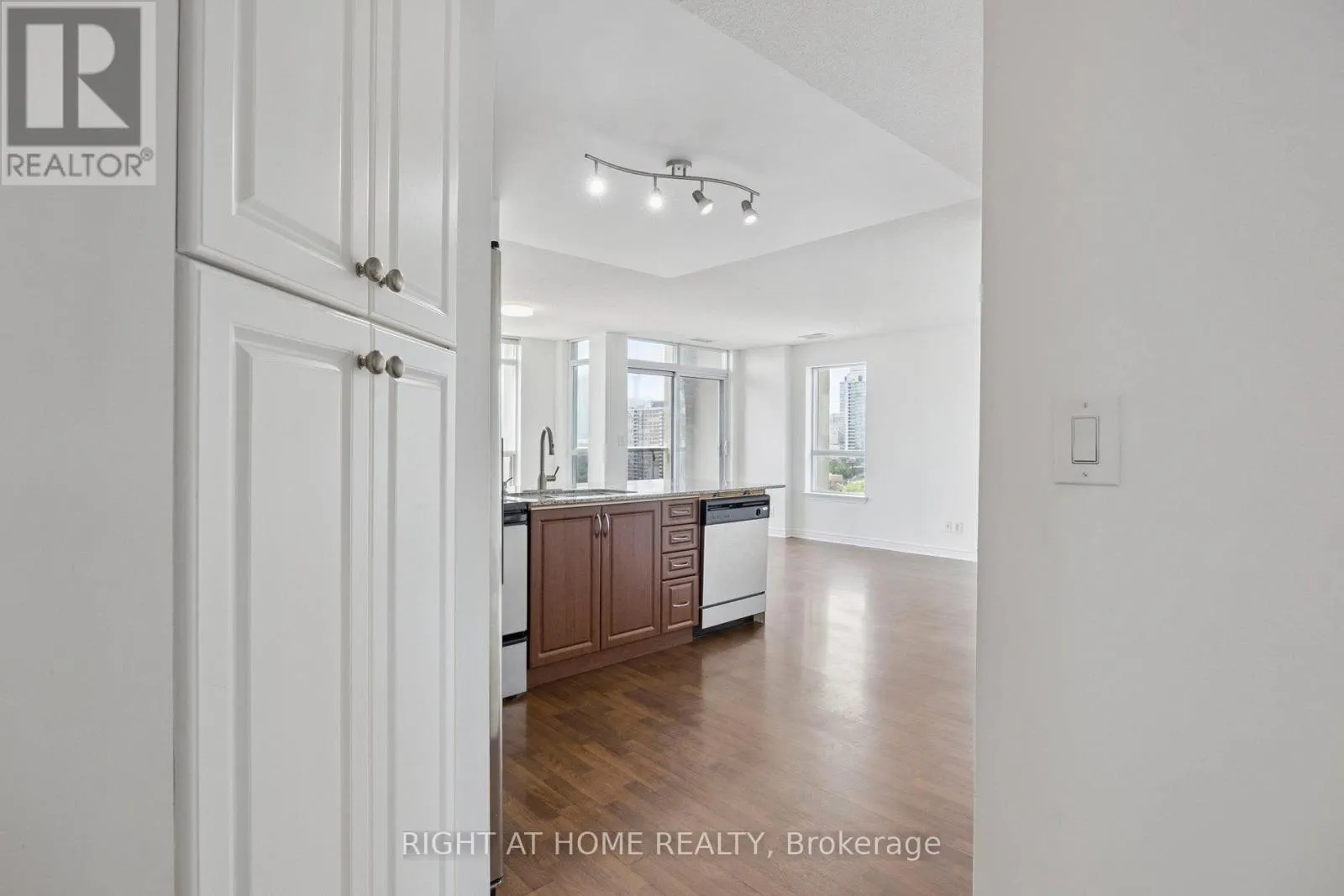 1203 - 225 WELLESLEY STREET E