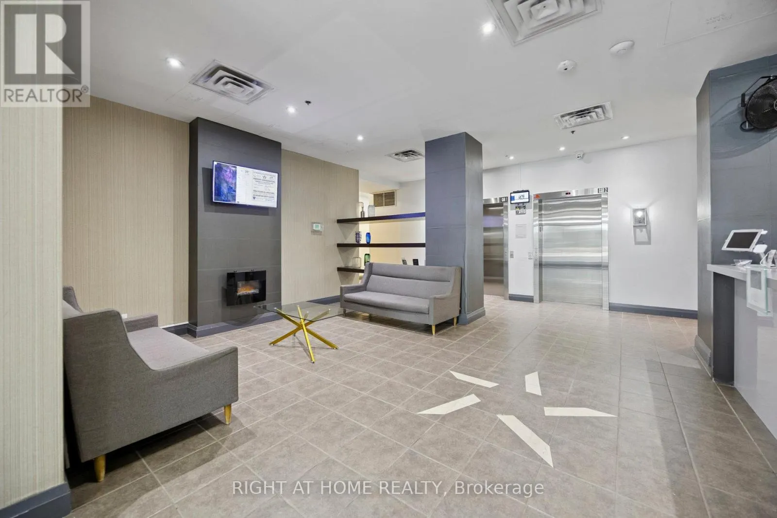 1203 - 225 WELLESLEY STREET E