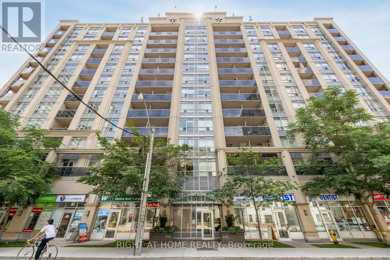 1203 - 225 WELLESLEY STREET E