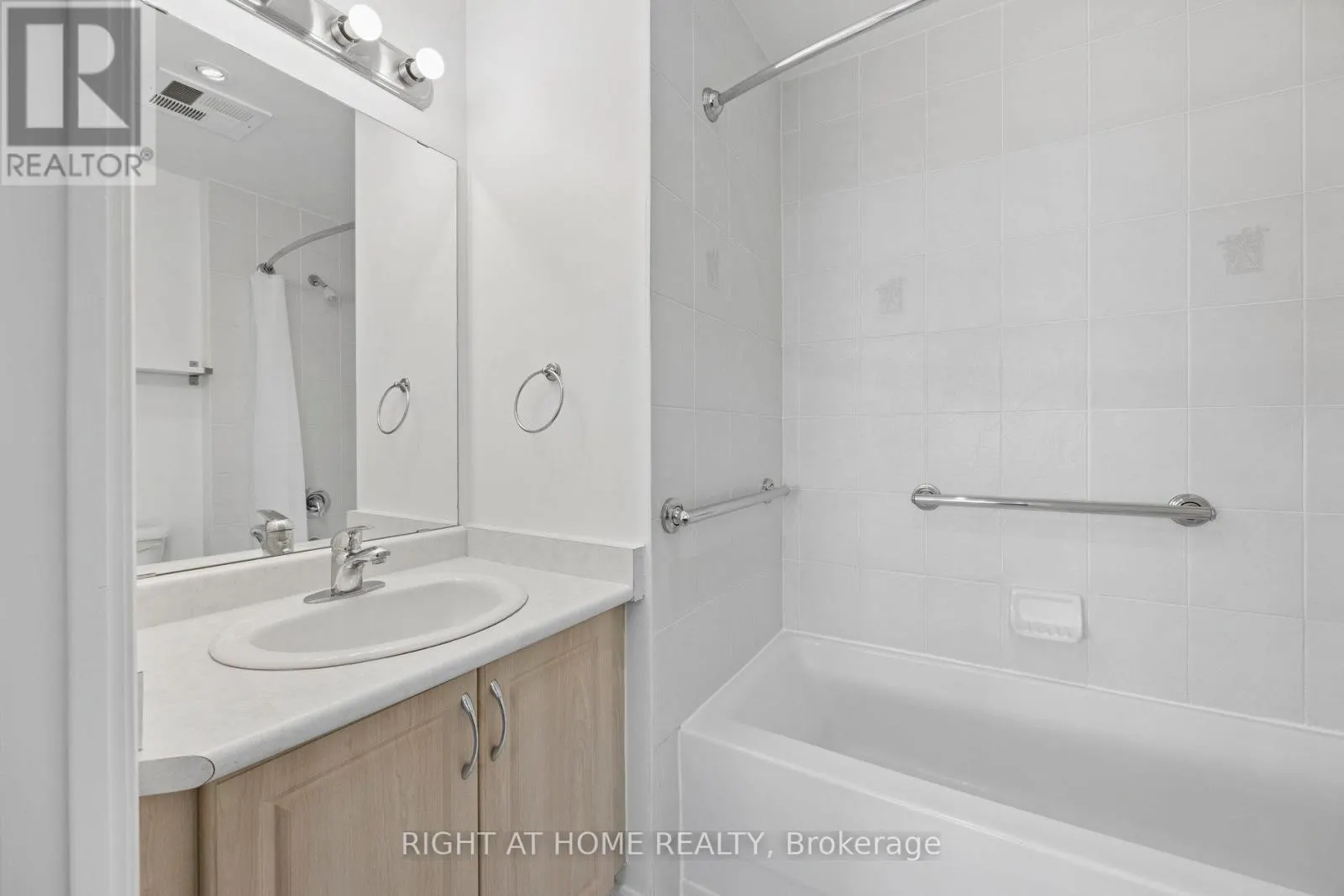 1203 - 225 WELLESLEY STREET E