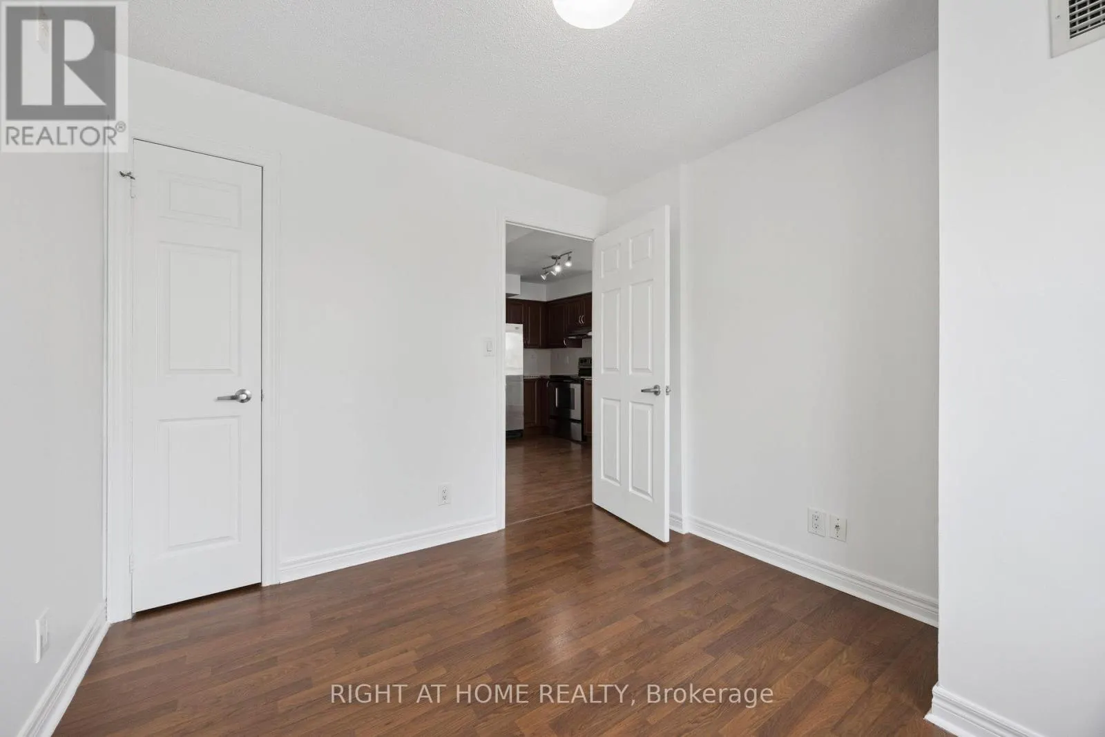 1203 - 225 WELLESLEY STREET E