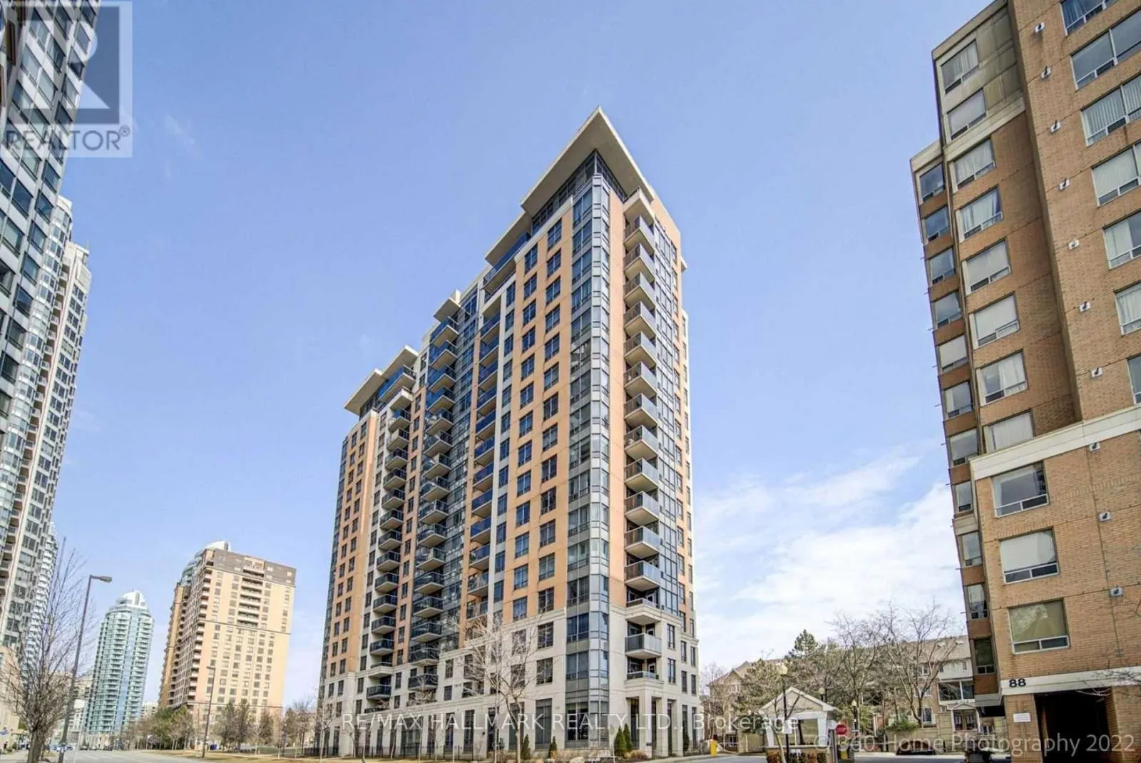 705 - 880 GRANDVIEW WAY
