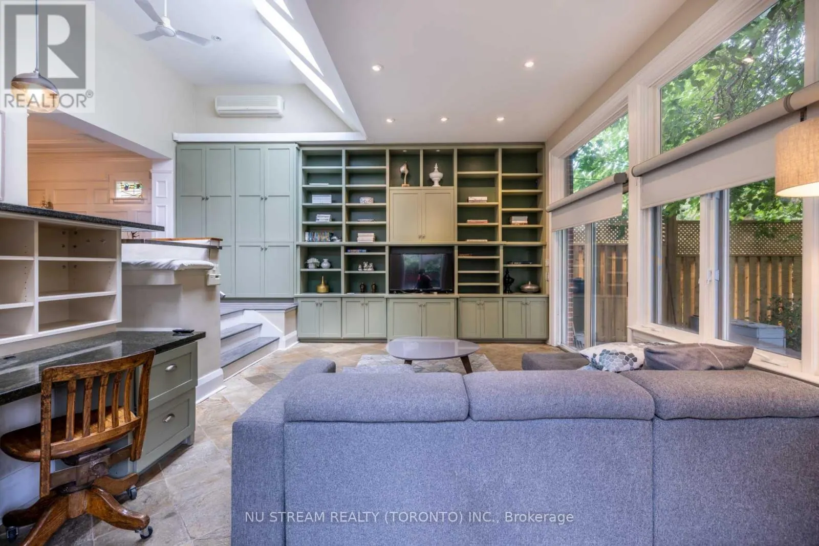 UPPER 119 LASCELLES BOULEVARD