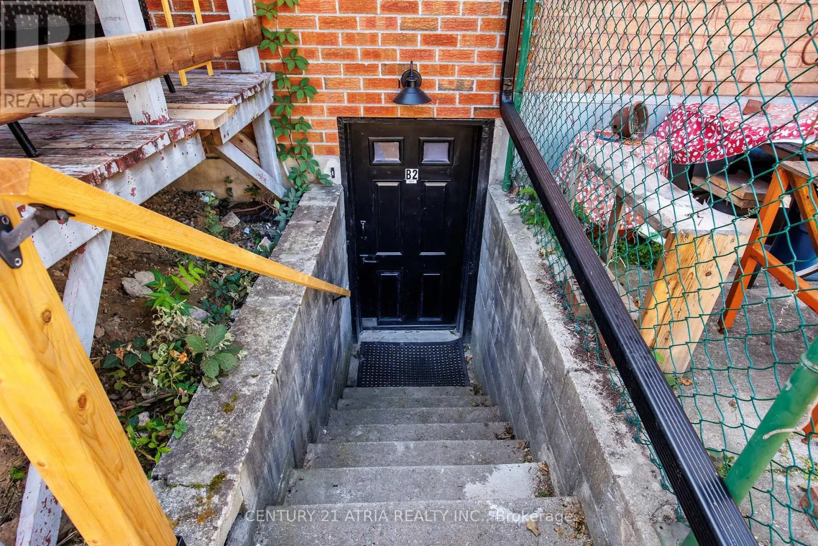 BASEMENT REAR UNIT - 451 LANSDOWNE AVENUE