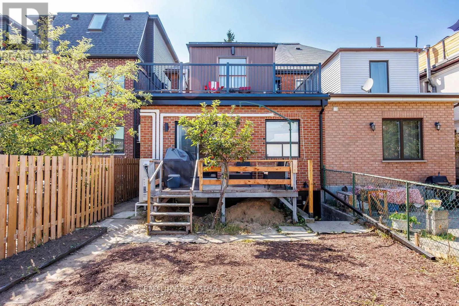 BASEMENT REAR UNIT - 451 LANSDOWNE AVENUE