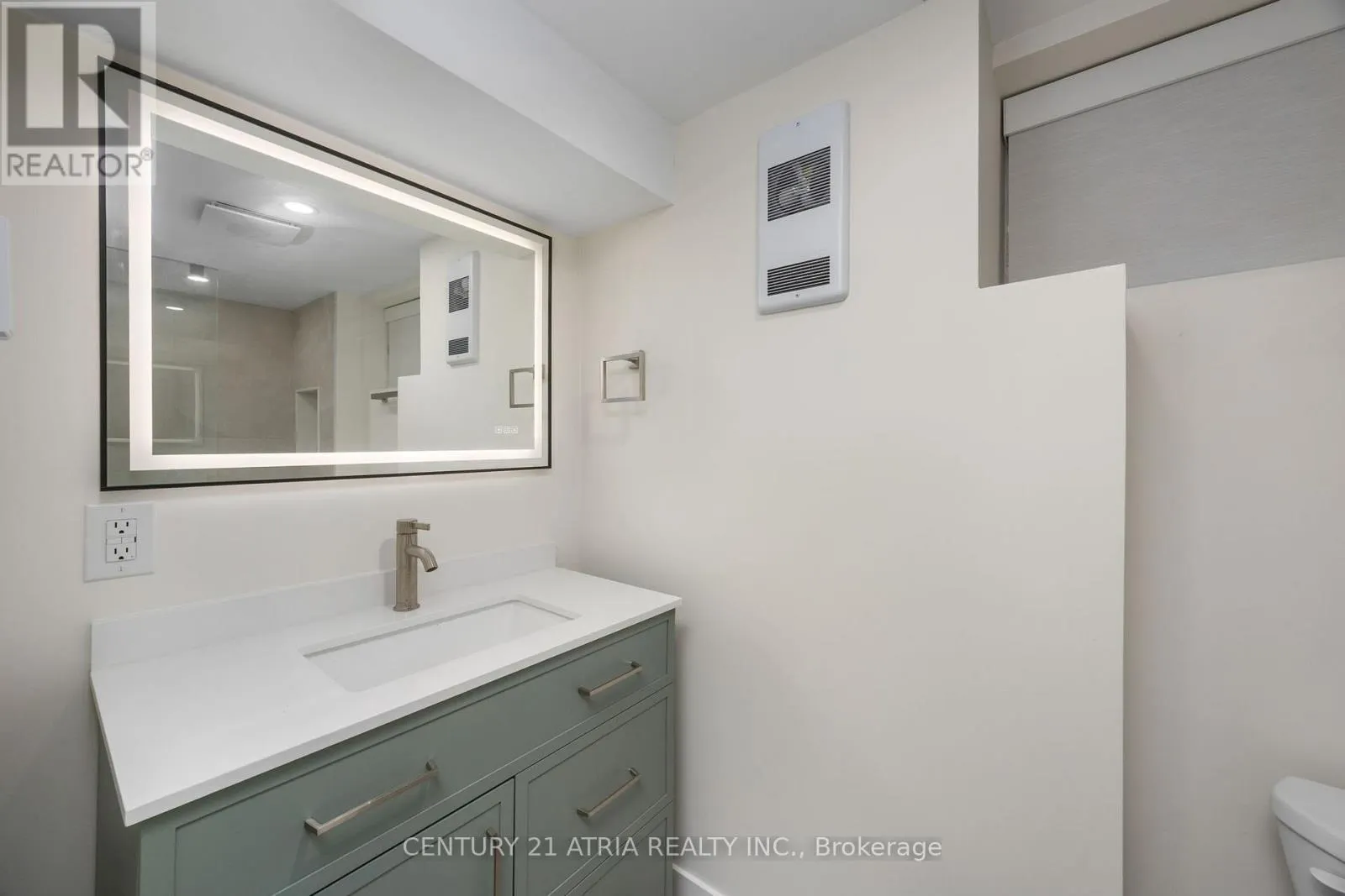 BASEMENT REAR UNIT - 451 LANSDOWNE AVENUE