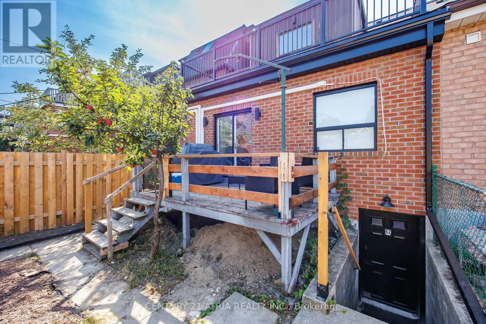 BASEMENT REAR UNIT - 451 LANSDOWNE AVENUE