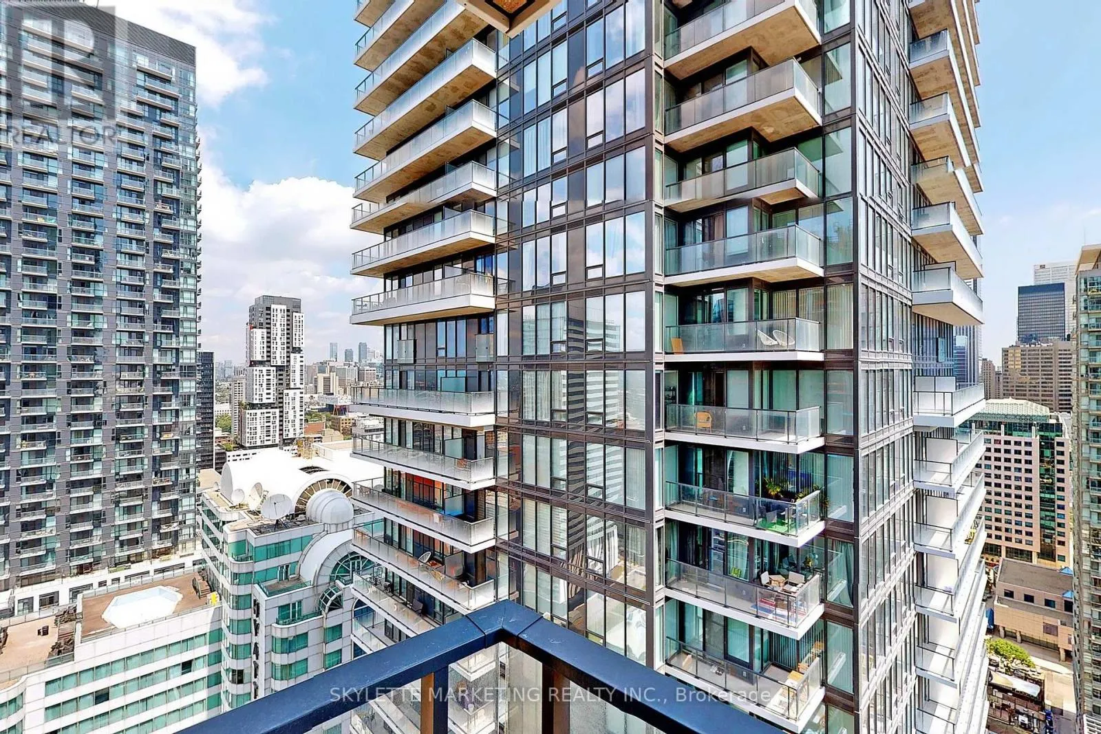 3212 - 115 BLUE JAYS WAY