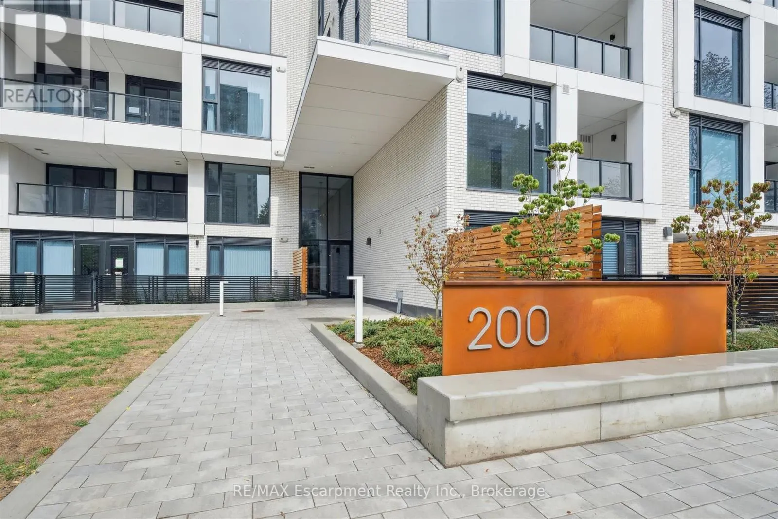 201 - 200 KEEWATIN AVENUE, #201
