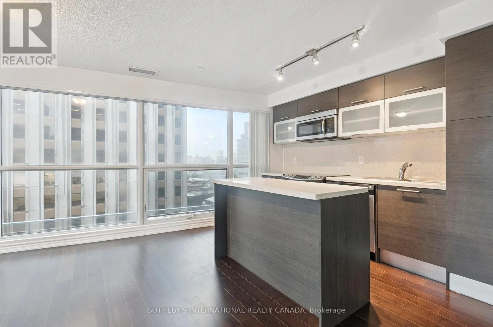 602 - 386 YONGE STREET
