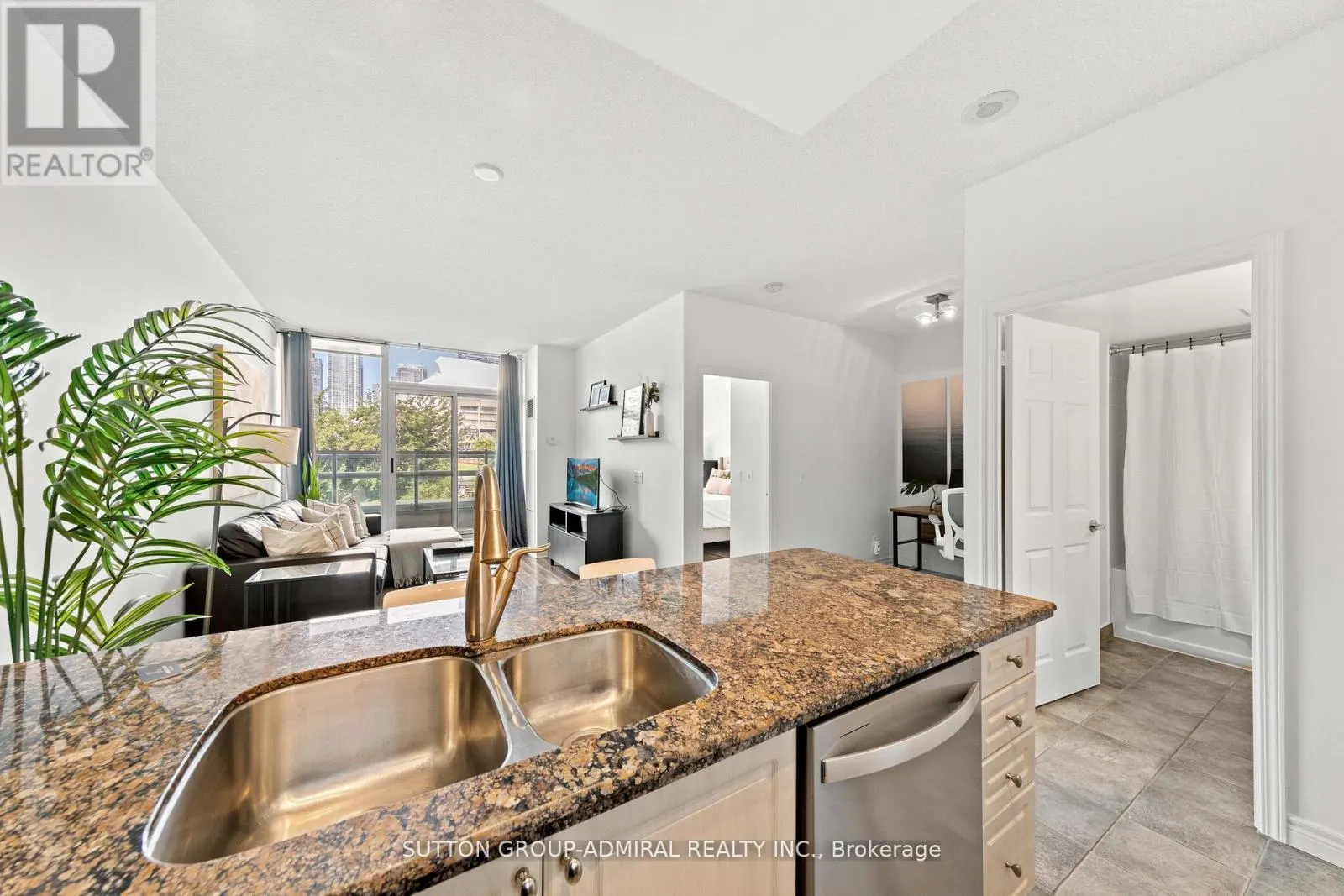 210 - 51 LOWER SIMCOE STREET