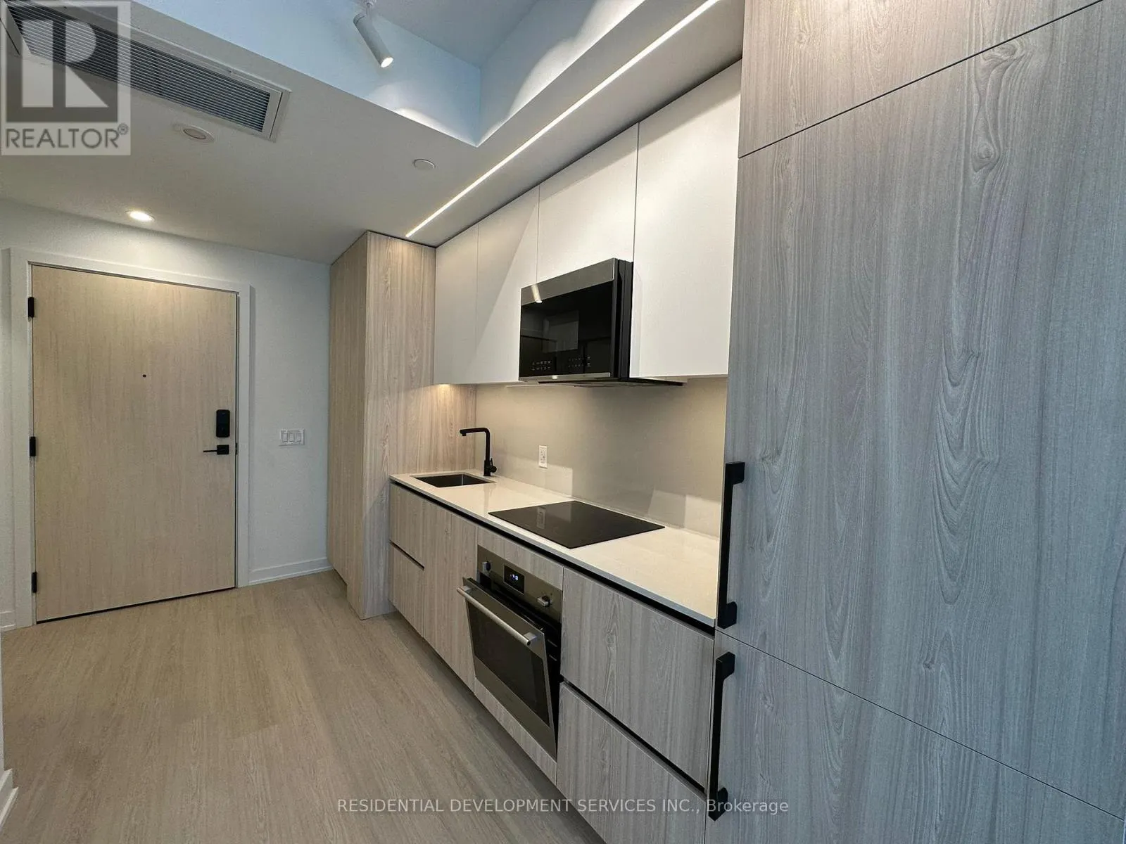 516 - 699 SHEPPARD AVENUE E