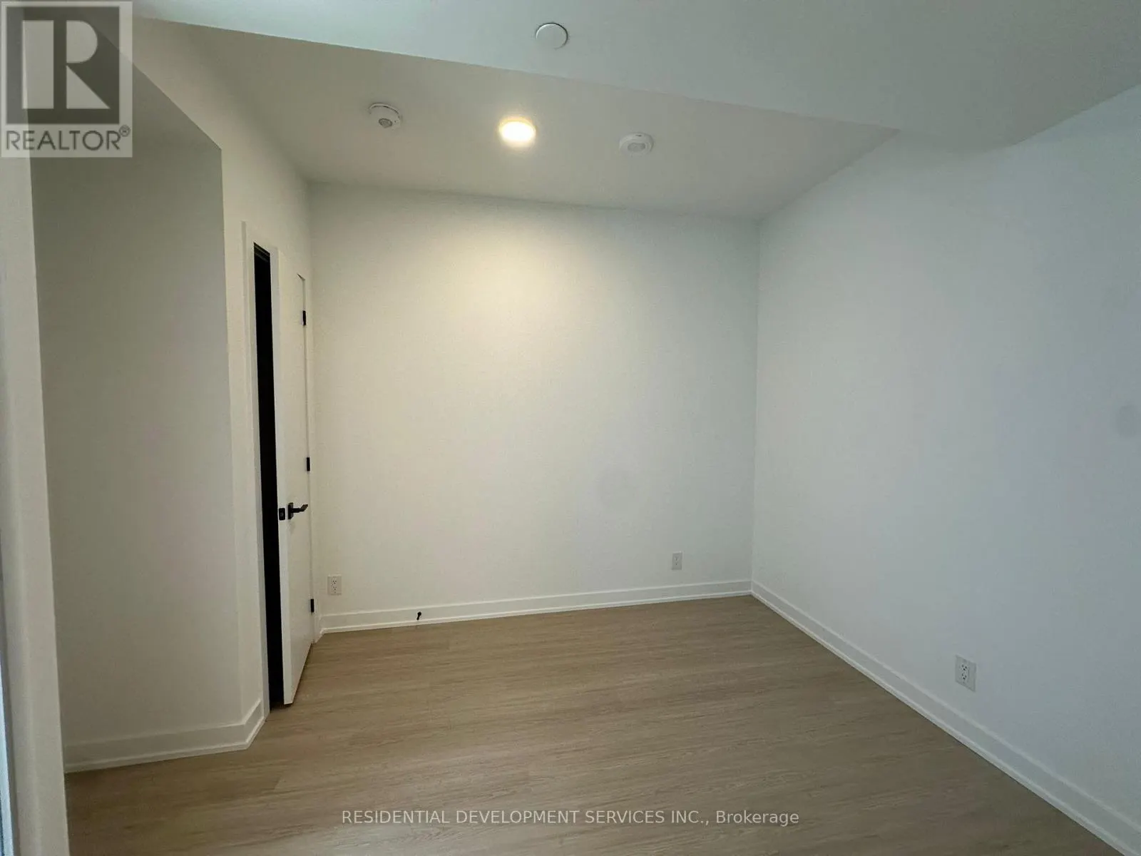 516 - 699 SHEPPARD AVENUE E